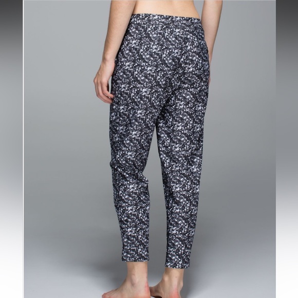 Lululemon Jet Crop Pant - Picture 4 of 14